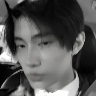 ⚫️ portrait, personne, noir et blanc, homme, jeune, ado telegram sticker