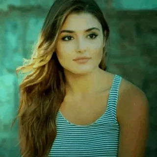 🙂 Hande Erçel aktris, selebriti, wanita, model, potret telegram sticker
