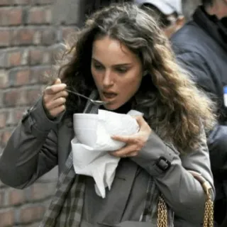 🔮 mulher, comendo, sopa, Natalie Portman, casual, dia, atriz telegram sticker