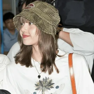 🌿 Lisa женщина, K-pop, певица, шляпа, мода, человек, знаменитость telegram sticker