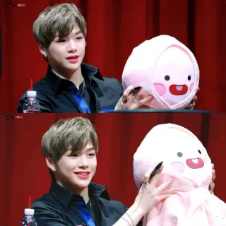 @WANNAONEIRAN Kang Daniel💕 whatsapp stickers