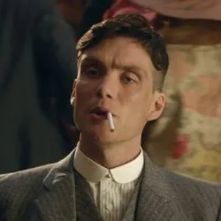 🤔 Thomas Shelby Peaky Blinders Cillian Murphy, Peaky Blinders, Thomas Shelby, cigarette, drame, crime, série TV telegram sticker