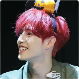 😃 person, porträt, mann, rote Haare, lächelnd, halloween telegram sticker