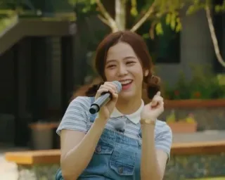 🐤 Jisoo kpop, cantora, mulher, sorriso, microfone, celebridade, entretenimento whatsapp sticker