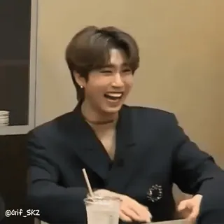 😂 @Gif_SKZ persona, hombre, hombre, riendo, sonriendo, coreano telegram sticker