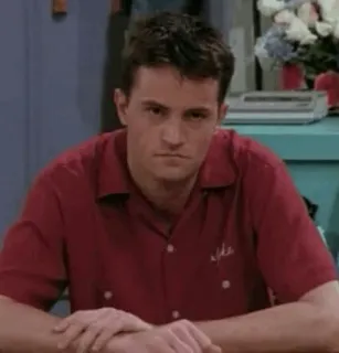 😐 Chandler Bing Friends Chandler, Przyjaciele, serial TV, Matthew Perry, sitcom, śmieszne, lata 90 telegram sticker