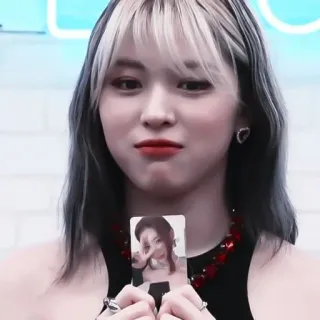🦩 femme, portrait, fille, K-pop, Ryujin telegram sticker