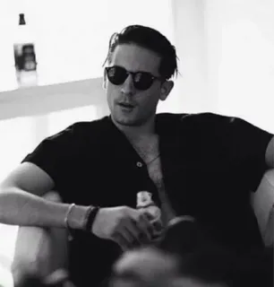 〰 G-Eazy persona, uomo, cantante, occhiali da sole, celebrità, musicista telegram sticker
