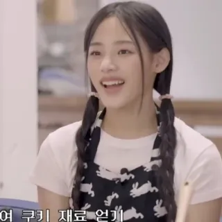 🐰 여 쿠키 재료 넣기 korean, person, woman, cooking, baking, apron telegram sticker