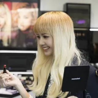 😁 Lisa ลิซ่า, เคป็อป, BLACKPINK, แต่งหน้า, ความงาม, ภาพเหมือน, ศิลปิน telegram sticker