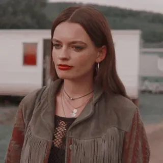 ✨ Maeve Wiley Sex Education 텔레비전, 소녀, 사람, 인물 사진, 빨간 립스틱, TV 시리즈 telegram sticker