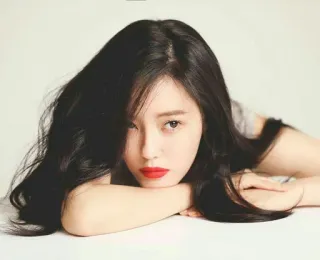 🌝 femme, portrait, asiatique, personne, mannequin, rouge à lèvres rouge, cheveux noirs telegram sticker