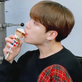 🎭 es krim, cone, dessert, makanan, orang, makan telegram sticker