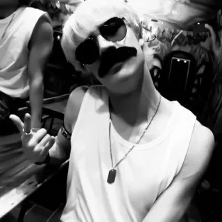 👣 personne, homme, lunettes de soleil, geste obscène, moustache, noir et blanc telegram sticker