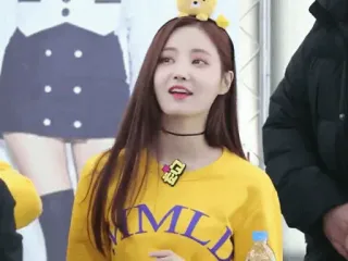 🥂 MMLG kobieta, żółty, moda, koreański, uśmiech, słodki whatsapp sticker