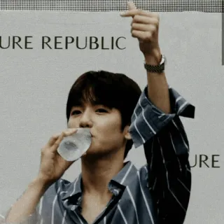 🕊 URE REPUBLIC
URE man, korean, drinking, gesture telegram sticker