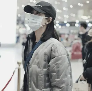 🎐 pessoa, máscara, jaqueta, boné de beisebol, retrato, aeroporto telegram sticker