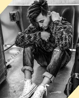 〽️ @clicrf pria, duduk, mode, gaya, pose, jeans, sepatu kets, rambut whatsapp sticker