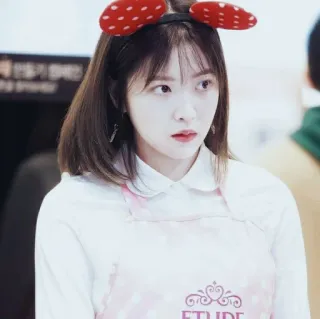 🌩 ETUDE เกาหลี, ผู้หญิง, สีแดง, โบว์, Etude, ผ้ากันเปื้อน telegram sticker