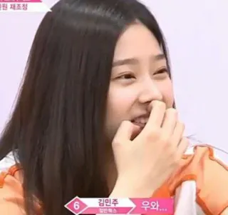 🎐 Kim Min-ju 김민주 kpop, fille, idol, asiatique whatsapp sticker