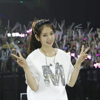 📣 woman, girl, concert, peace, singer, k-pop whatsapp sticker