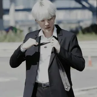 💮 Suga K-pop, BTS, Min Yoongi, cantante, traje, coreano whatsapp sticker