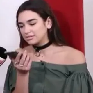 🤳 Dua Lipa женщина, человек, певица, знаменитость, Дуа Липа, микрофон telegram sticker