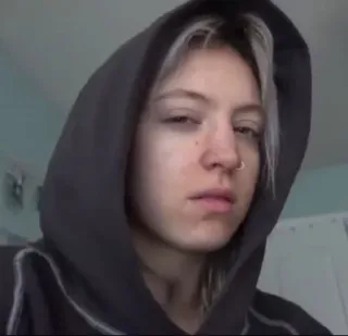🥀 Person, Kapuzenpullover, Porträt, Frau, Innenraum telegram sticker