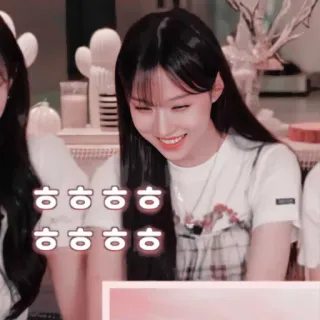 🎟 ᄒᄒᄒᄒᄒᄒᄒᄒᄒᄒᄒ Korea, wanita, tersenyum, bahagia, Asia telegram sticker