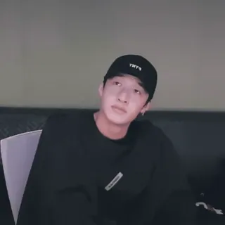😔 TRYS hombre, sombrero, retrato, casual, kpop, straykids telegram sticker
