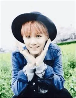 😁 Suga K-Pop, Chanteur, Chapeau, Mode, Musique, Mignon, Portrait telegram sticker