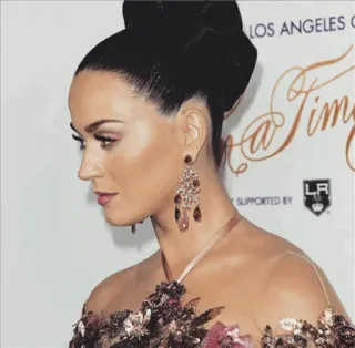 🍭 Katy Perry LOS ANGELES Katy Perry, selebriti, Los Angeles, anting-anting, gaun telegram sticker
