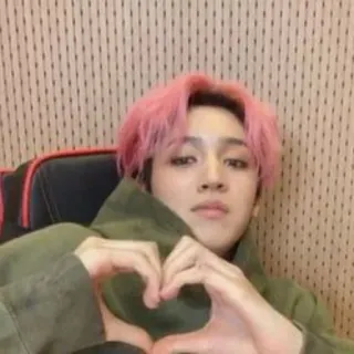 ❤️ persona, corazón, pelo rosa, coreano, hombre, selfie telegram sticker