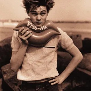🌻 KISS ME kiss, lips, young, man, romantic, affectionate, leonardo dicaprio telegram sticker