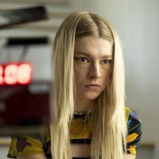 😐 Jules Vaughn Euphoria Jules Vaughn, Euphoria, Hunter Schafer, potret, rambut pirang telegram sticker