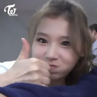 🍑 Sana TWICE kpop, chanteur, groupe fille, idole, pouce levé, sana, twice telegram sticker