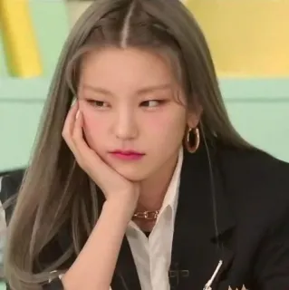 😒 Yeji kpop, singer, woman, yeji, itzy, celebrity, idol whatsapp sticker