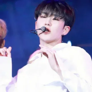 😬 k-pop, корейская поп-музыка, певец, музыка, выступление, знаменитость telegram sticker