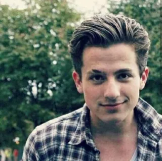 🎗 Charlie Puth cantante, retrato, celebridad, persona, hombre, músico, compositor whatsapp sticker