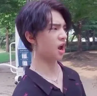 😮 whatsapp sticker