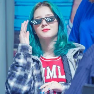 😎 Nancy Jewel McDonie Nancy, K-pop Idol, Lunettes de soleil, Portrait, Célébrité, Femme telegram sticker