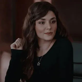 ♥️ kobieta, brunetka, naszyjnik z gwiazdą, portret, osoba, aktorka telegram sticker