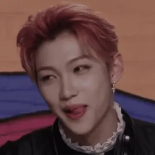 😏 portret, roze haar, man, kpop telegram sticker