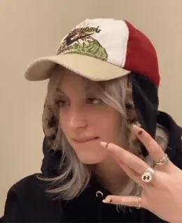 🧠 donna, cappello, ritratto, giovane adulto, casual, stile telegram sticker
