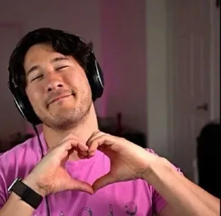 ❤️ Markiplier Markiplier, YouTubeur, coeur, geste, amour, sourire telegram sticker