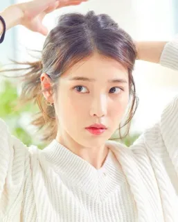 🦋 IU cantor coreano, K-pop, atriz, modelo, celebridade, ídolo, Lee Ji-eun whatsapp sticker