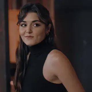 🐾 mujer, retrato, persona, Hande Erçel, actriz telegram sticker