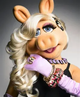 😏 Miss Piggy The Muppets Muppet, Maiale, Glamour, Moda, Celebrità, Personaggio, Burattino telegram sticker