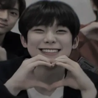 🍍 personne, sourire, coeur, k-pop, garçon telegram sticker