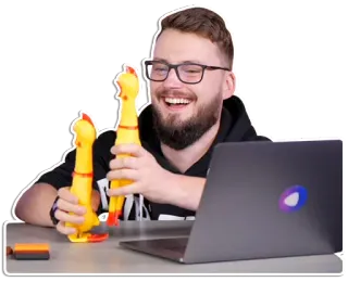😄 Mann, lachend, Gummibackhuhn, Laptop, Brille, Bart, Schreibtisch whatsapp sticker